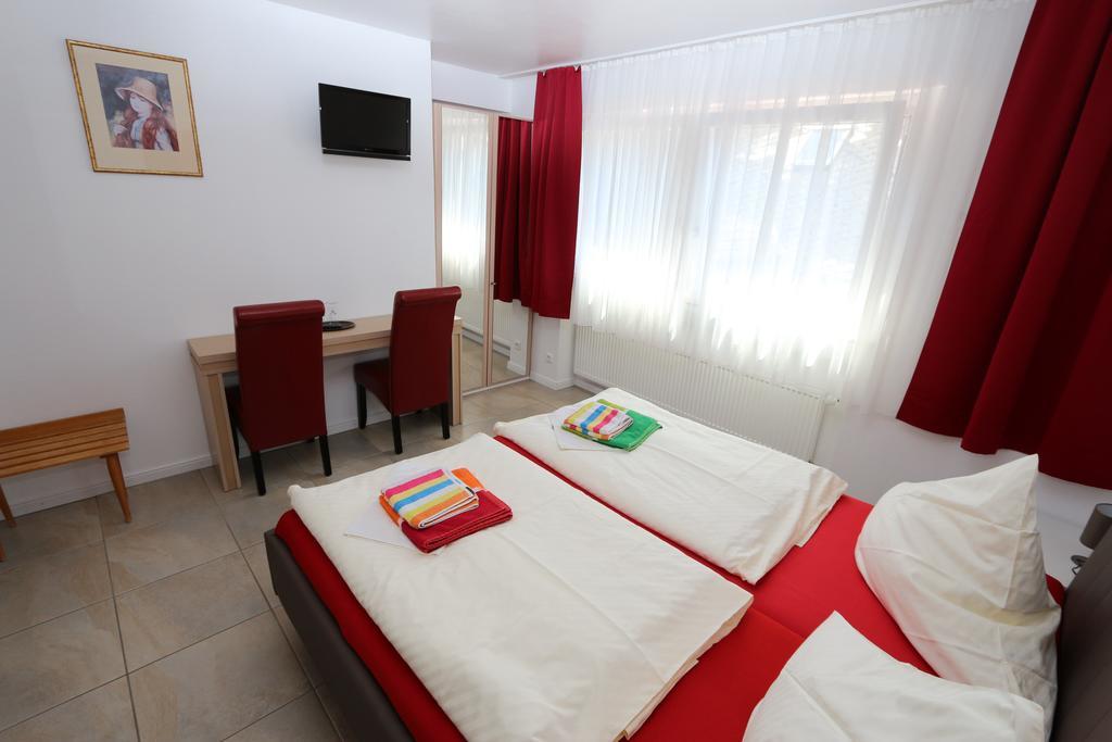 Gaestehaus Am Roemerbad Zell an der Mosel Εξωτερικό φωτογραφία