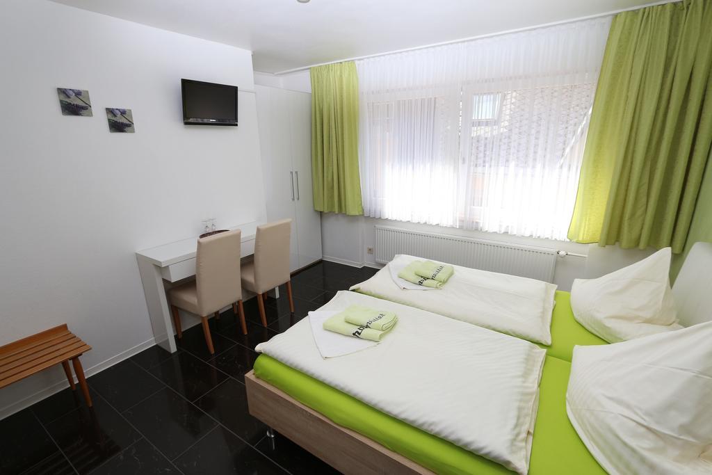 Gaestehaus Am Roemerbad Zell an der Mosel Εξωτερικό φωτογραφία